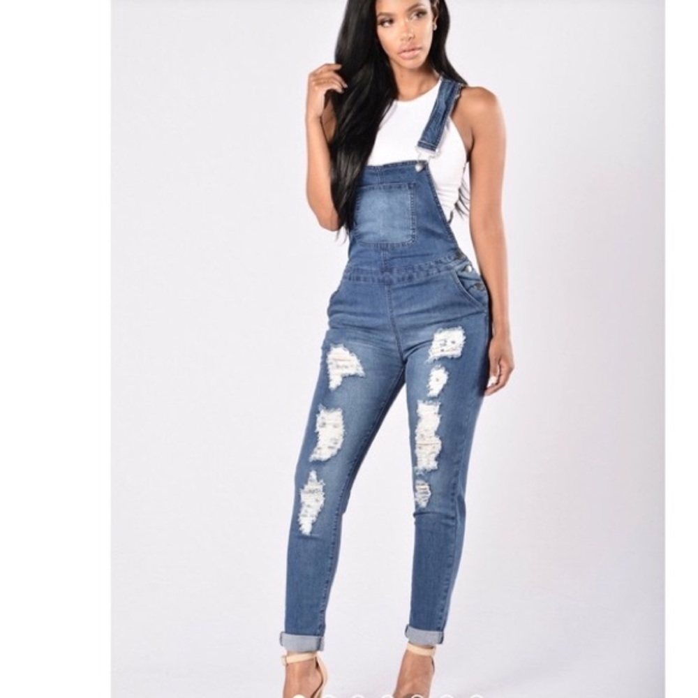 Fashion Nova Women’s Denim Overalls Size Medium
